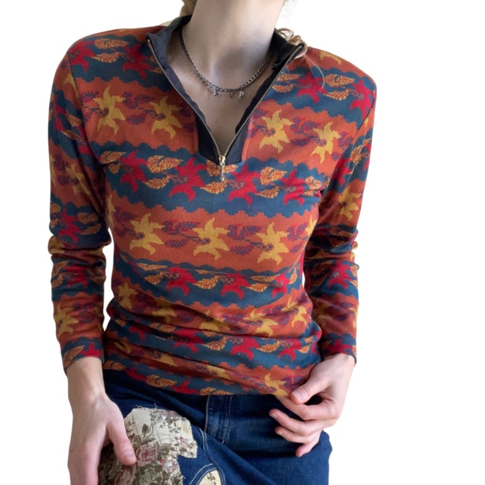 VERSACE vintage 1980’s sweater with padded shoulders and iconic pattern - Picture 4 of 12